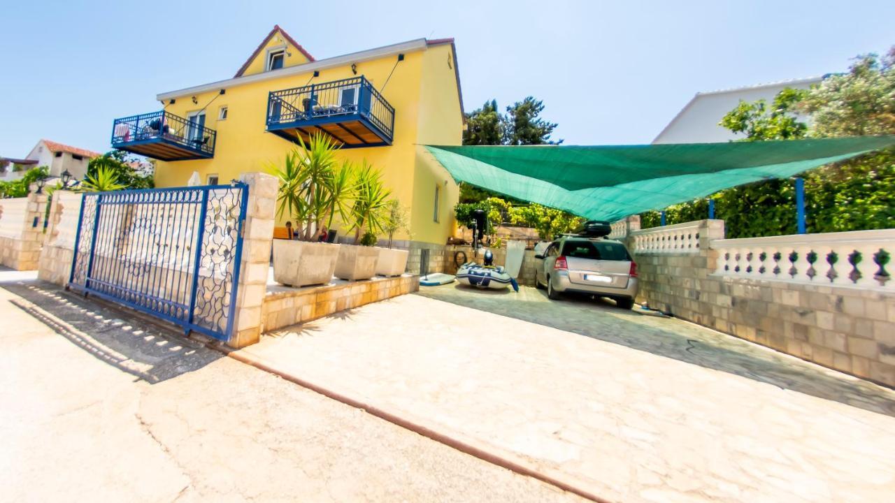 Planikovica Apartments Trogir Exterior photo
