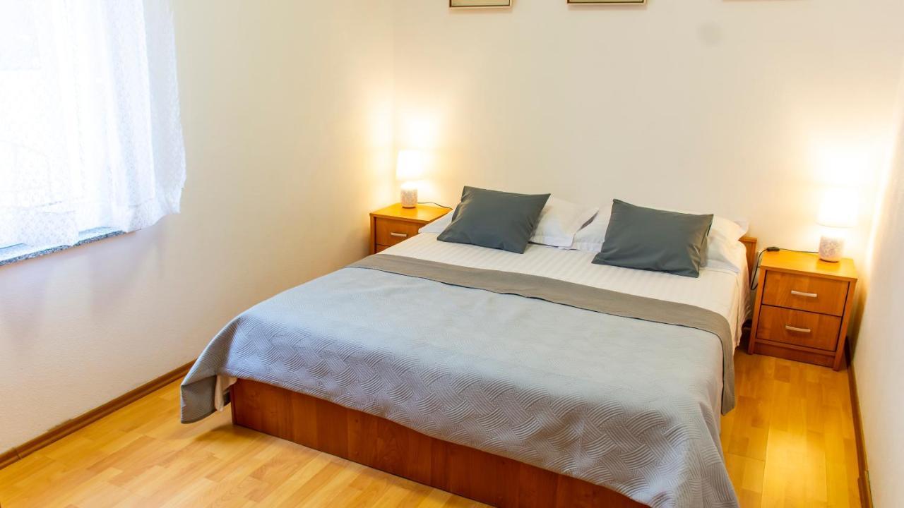 Planikovica Apartments Trogir Exterior photo