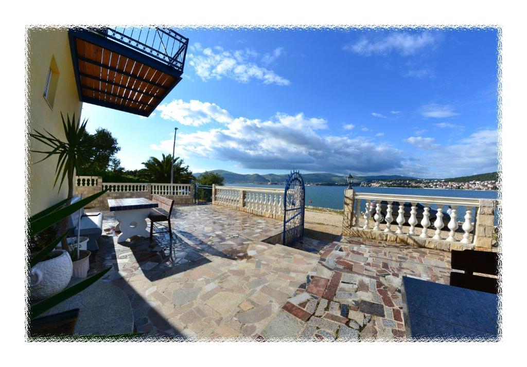 Planikovica Apartments Trogir Exterior photo